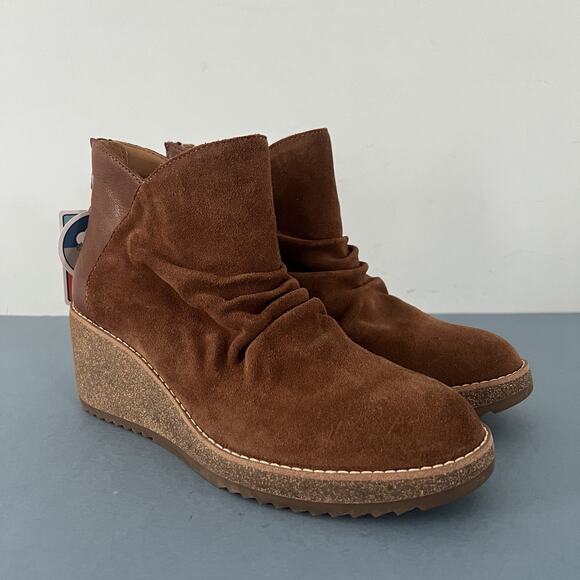 NWT Aetrex Kara Ankle Wedge Cognac Brown Suede Weatherproof Boots - Picture 1 of 9
